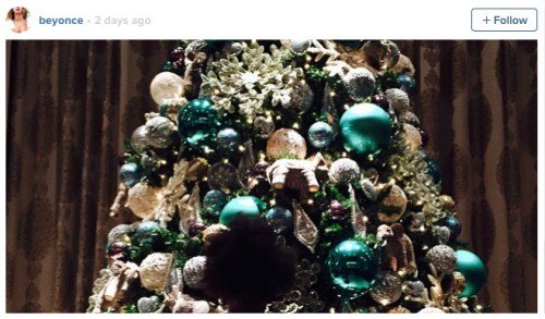 Screen-Shot-2014-11-28-at-2.04.54-PM-1-500x293 The Knowles-Carter Family Puts Up Their Blue Ivy Inspired Chirstmas Tree!  