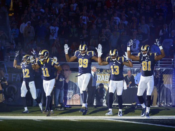 usp_nfl__oakland_raiders_at_st_69117726 St. Louis Police Officers Association Calls Rams ‘Hands Up, Don’t Shoot’ Display ‘Offensive’ (Photo) 