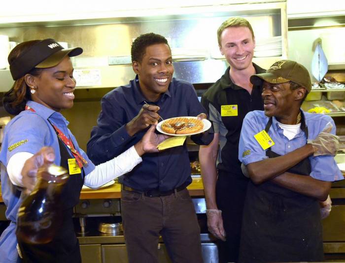 I6QuLSJzvqllBHvpvcXGczXBt7G_zNj-FNdBzr5uaM Chris Rock Attends The "Top Five" Movie Premiere In Atlanta & Then Enjoys A Meal At Waffle House (Photos)  