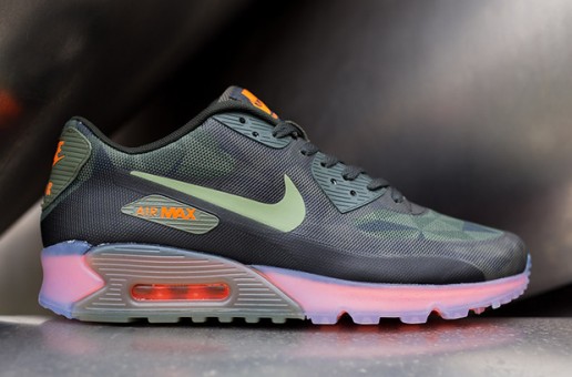 Nike Air Max 90 Ice “Dark Green” (Photos)