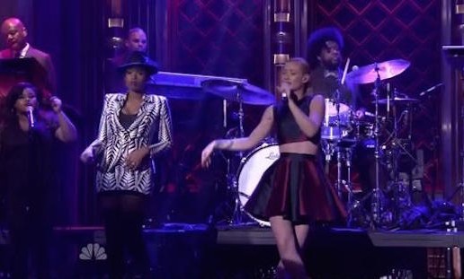 Iggy Azalea & Jennifer Hudson – Trouble (Live On Jimmy Fallon) (Video)