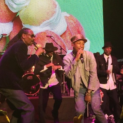 snoop-pharrell-630x630-500x500 Snoop Dogg & Pharrell Debut New Song At Pre-Grammy Show  