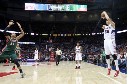 Hawks Flying High: Kyle Korver Scores 11 Points In 65 Seconds Against The Milwaukee Bucks (Video)