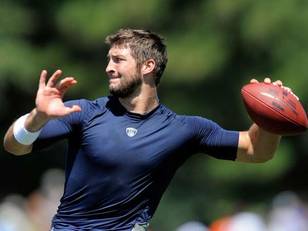 CAPZ0UuWYAAFI6t Birds Flying High: Tim Tebow Works Out For The Philadelphia Eagles  