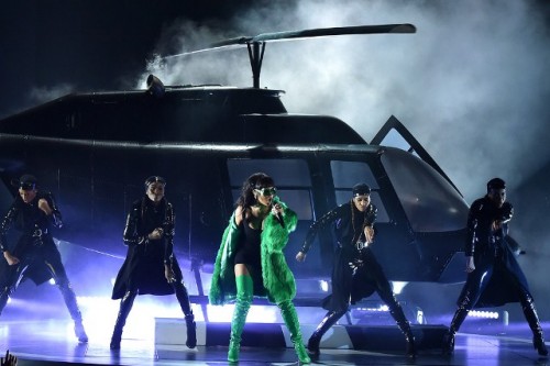 Rihanna_iHeartRadioMusicAwards-500x333 Rihanna Performs At The 2015 iHeartRadio Music Awards (Video)  