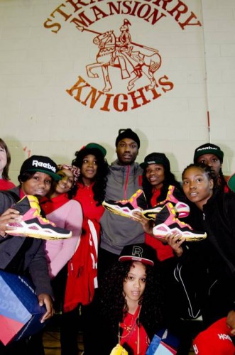 meek-mill-with-strawberry-mansion-high-school-girls-basketball-team-331x500 meek-mill-with-strawberry-mansion-high-school-girls-basketball-team  