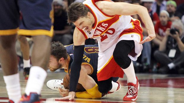 052315-NBA-hawks-korver-reacts-ahn-PI.vadapt.620.high_.0 Atlanta Hawks Guard Kyle Korver Set To Be Out Three Months Following Ankle Surgery  