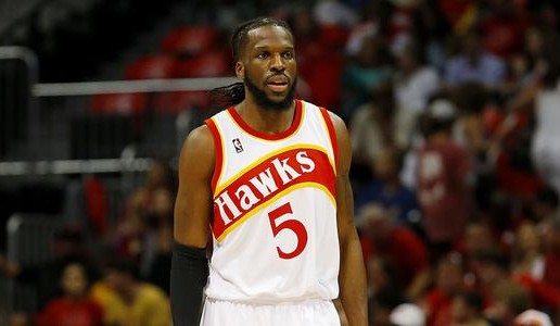 Atlanta Hawks Star DeMarre Carroll Stays ‘True to Atlanta’ During A Meet & Eat At Zaxby’s In Atlanta