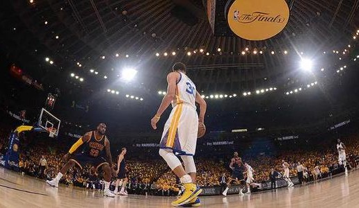 NBA MVP Stephen Curry Leads The Golden State Warriors To a Game 1 Finals Victory (Video)