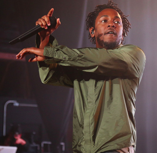 kendrick-lamar-performs-alright-at-sweetlife-festival-1-500x488 Kendrick Lamar Peforms "Alright" & "m.A.A.d. city" w/ A Fan At Sweetlife Festival (Video)  