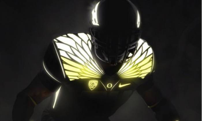 cmemn19ueaazwmp Lights Out: The Oregon Ducks Have Revealed Their New Glow In The Dark Uniforms  