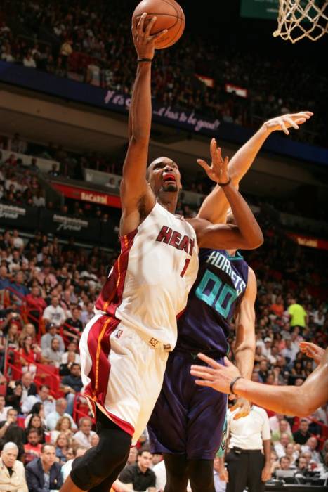 CSdD0GrUcAAyELD Miami Nice: Chris Bosh Scores 21 Points in His Return to the Miami Heat (Video)  