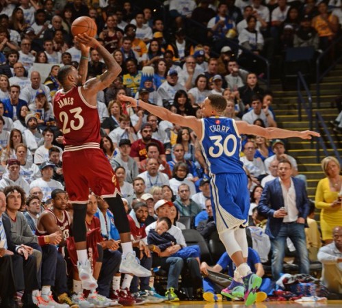 CXHFFnaUMAEGVK6-500x450 NBA MVP's Stephen Curry & LeBron James Duel In Oakland On Christmas Day (Video)  