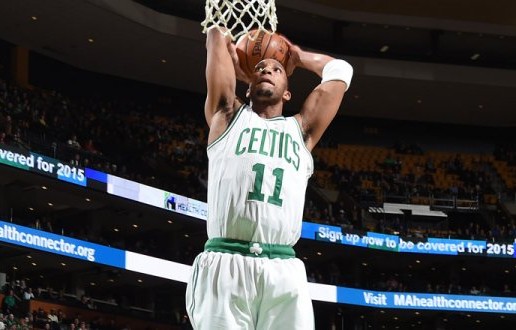 Get On Up: Boston Celtics Guard Evan Turner Pulls Off A Nice 360 Dunk vs. the Bulls (Video)