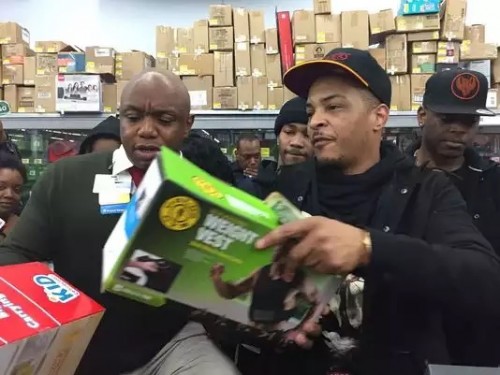 image3-500x375 T.I. Hooks Lucky Families Up At Wal-Mart W/ Last Minute Holiday Gifts! (Video)  