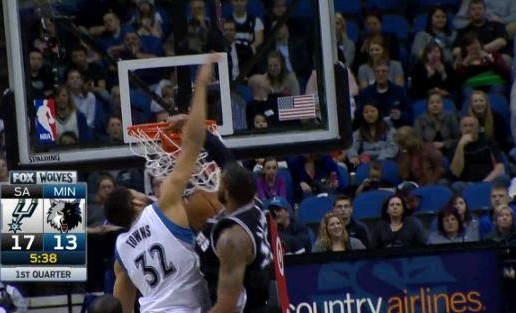 LaMarcus Aldridge Welcomes Karl-Anthony Towns To The NBA With This Nasty Dunk (Video)