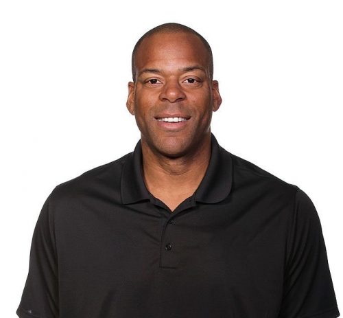 CkYu21sXEAAAvFk-500x463 Former NBA Center & Philadelphia 76ers Assistant Coach Sean Rooks Has Died At The Age Of 46  