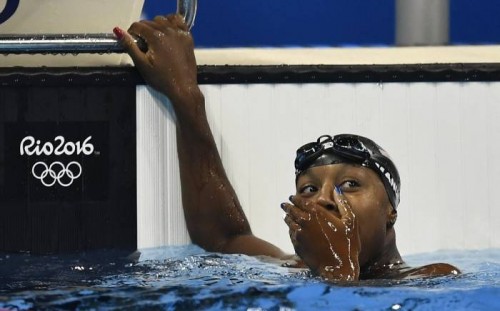 CpoXb_DVUAQdUL3-500x311 Black Girl Magic: Simone Manuel Became the 1st African-American Female to Win The Gold in Swimming Winning the 100m Freestyle  