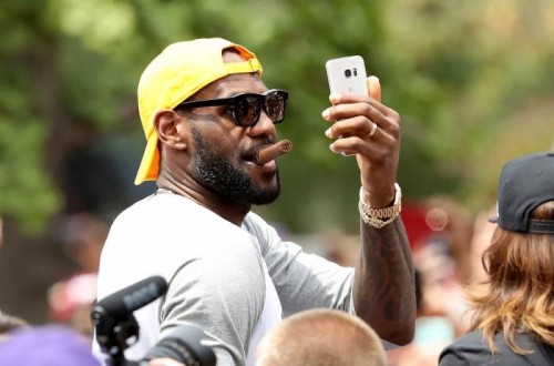 bron-87-500x330 Mo' Money: LeBron James Has Agreed To a 3-year $100 Million Deal with the Cleveland Cavaliers  