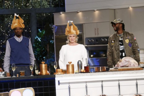 21-martha-snoop.w529.h352-500x333 2 Chainz Joins Martha & Snoop’s Potluck Dinner Party For Thanksgiving!  