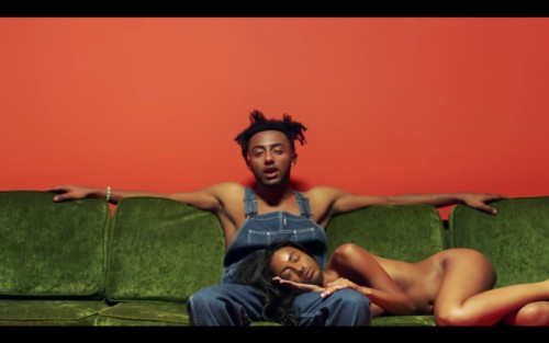 Screen-Shot-2017-10-10-at-1.58.41-PM-500x313 Aminé – Spice Girl (Video)  