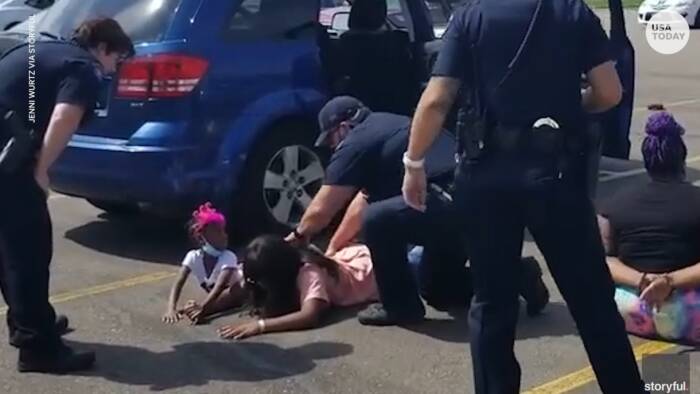 Aurora-police-temporarily-arrest-Black-family-after-stupidly-mistaking-their-car-as-stolen Aurora police temporarily arrest Black family after stupidly mistaking their car as stolen  
