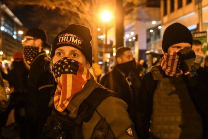 image15 DURING A PRO-TRUMP RALLY, PROUD BOYS VIOLENTLY CLASHED WITH BLM PROTESTERS  