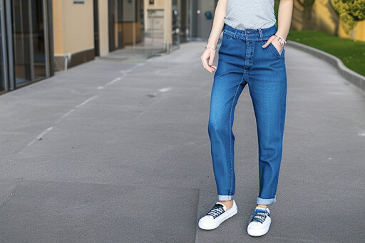 Style Guide to Pull-Off Baggy Jeans for Women in 2023