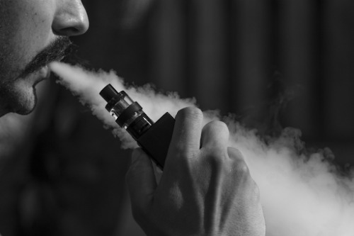unnamed-v-500x333 Why Are Travelers Inclined Towards Using THC Vape Pen?  
