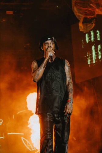 4RRjpWfQ-334x500 21 Savage keeps the crowd buzzing with Rolling Loud Miami 2023 performance  