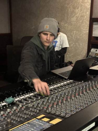 IMG_8611-1-375x500 DDPresents: The Multifaceted Force Behind the Underground Soundwave  