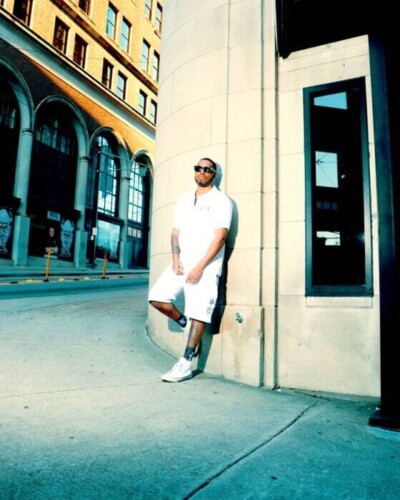 WhatsApp-Image-2025-06-11-at-9.38.27-PM-1-400x500 Staying True: How MC David J Redefines Realness in Rap  