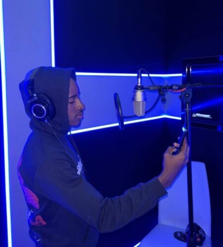 WhatsApp-Image-2025-08-08-at-15.51.01-451x500 RNS Huncho Teases New Music After Recording Sessions in Miami  