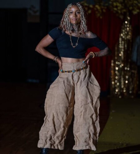 WhatsApp-Image-2025-11-06-at-11.51.58-AM-1-453x500 Henni Clothing: Game-Changing Style for the Culture  