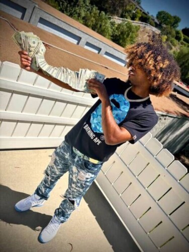 WhatsApp-Image-2025-11-27-at-2.48.17-PM-1-1-376x500 Yung Bussdown ls the Vibe You Can't Ignore - And He's Just Getting Started  