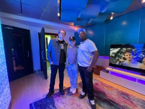 WhatsApp-Image-2026-06-23-at-11.10.09-PM-696x522-1-500x375 Paul Watson & LA Moore Unite on Powerful New Single “Feelin Lonely”