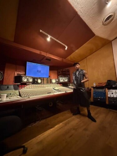 WhatsApp-Image-2026-08-10-at-11.35.34-AM-375x500 Bell Spumante Is Creating His Own Lane With Futuristic Sounds, Perseverance & “Exotic Vibes 3”
